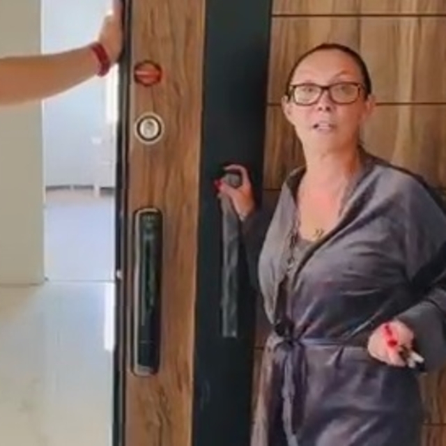 Şarkıcı Güllü, Yalova'da evinin balkonundan düşüp hayatını kaybetti (5)