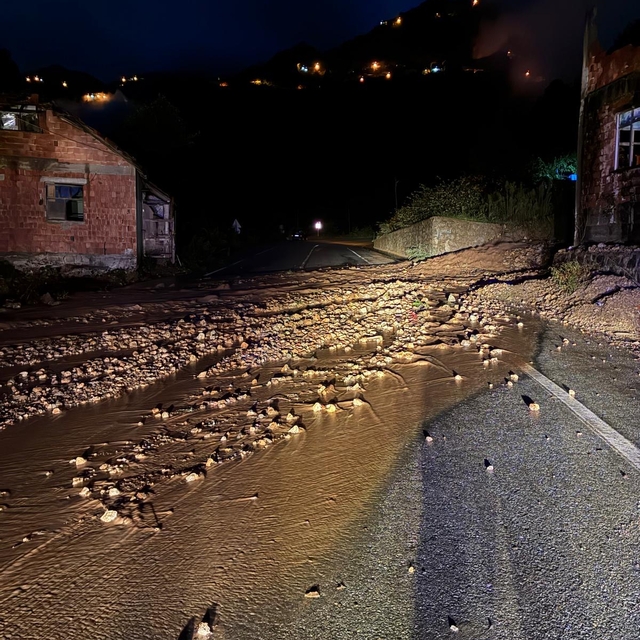 Trabzon'da sağanak hayatı olumsuz etkiledi