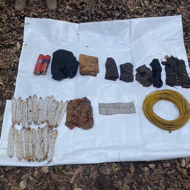 PKK'lı teröristlerin kullandığı mağarada patlayıcı maddeler ele geçirildi