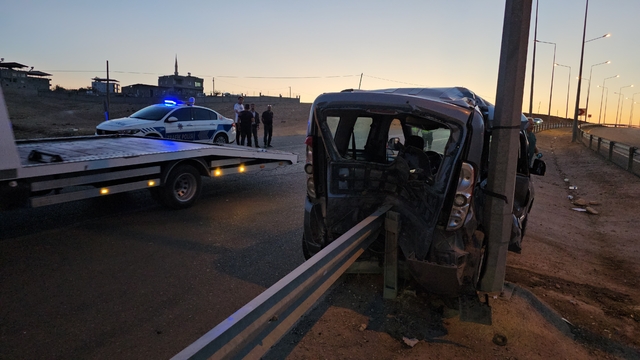 Siirt'te otomobil ile hafif ticari aracın çarpıştığı kazada 1 kişi yaralandı