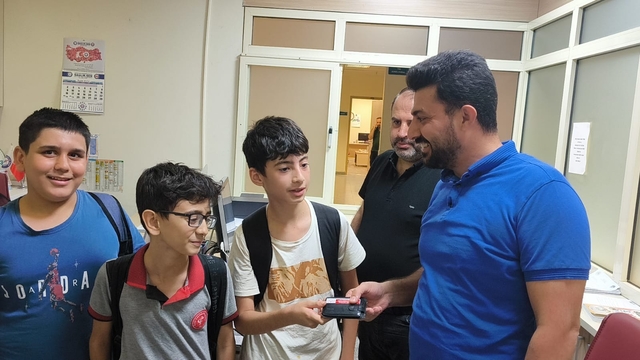 Siirt'te öğrenciler bulduğu cüzdanı sahibine teslim etti