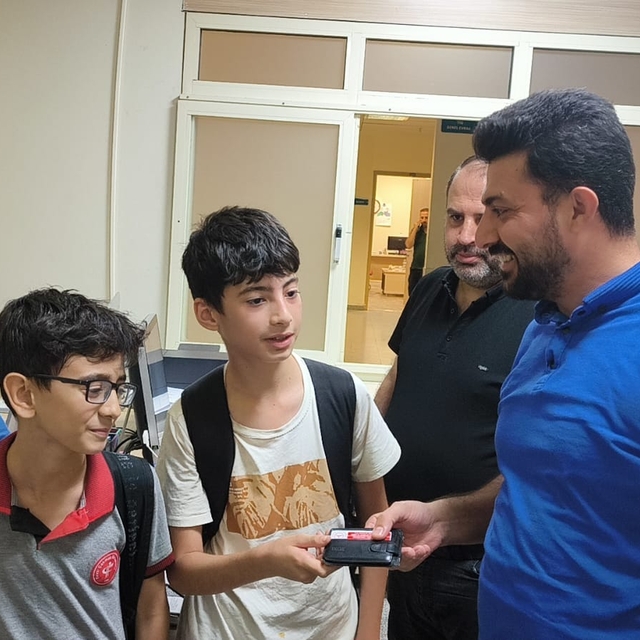 Siirt'te öğrenciler bulduğu cüzdanı sahibine teslim etti