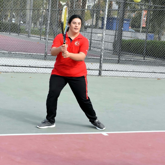 Avrupa şampiyonu Down sendromlu tenisçi Kadriye'nin hedefi dünya birinciliğ...