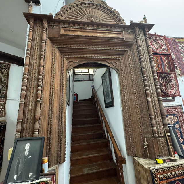 Restorasyon uzmanı iz sürüp, 55 yıldır kayıp 600 yıllık mihrabı buldu