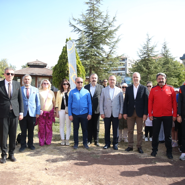 Eskişehir'de "Bilge Aileden Bilinçli Topluma Spor Şenliği" düzenlendi
