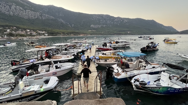 Antalya'da balıkçılar en büyük balığı tutmak için yarışıyor