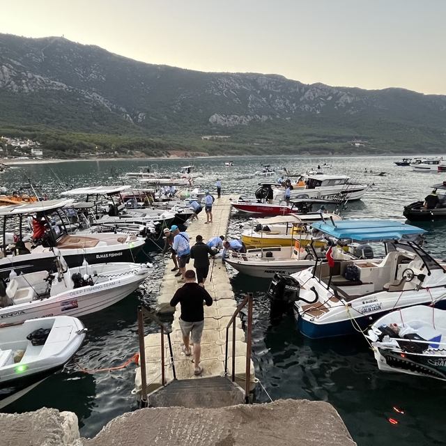 Antalya'da balıkçılar en büyük balığı tutmak için yarışıyor