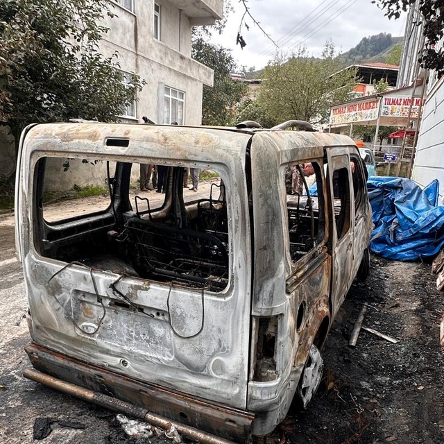 Samsun'da şehit babasına ait araç kundaklandı