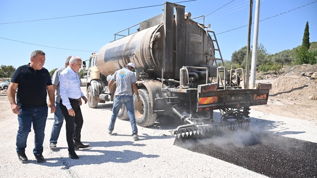 Kumluca'da asfaltlama çalışmaları devam ediyor