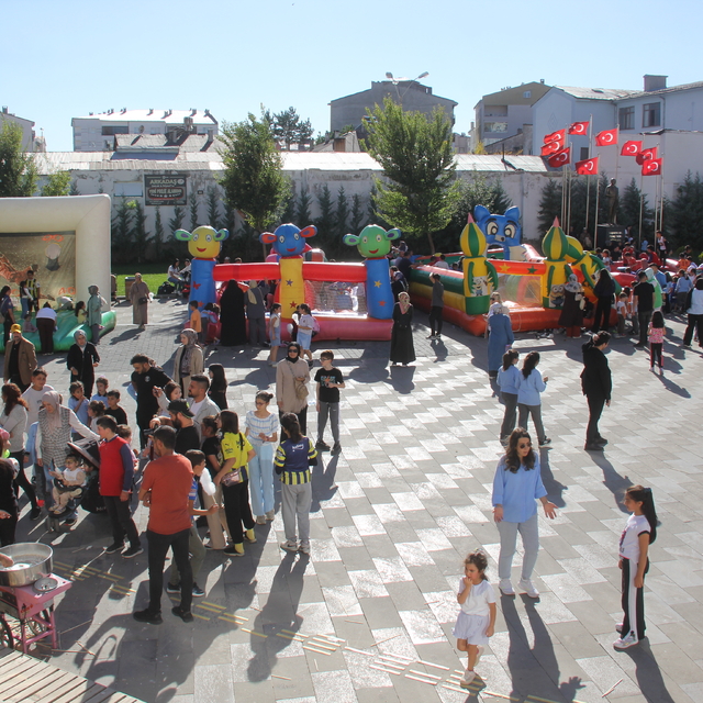 Zara'da çocuk şenliği düzenlendi