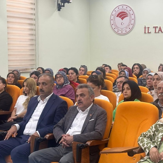 Amasya'da okul kantin ve yemekhane çalışanlarına hijyen eğitimi verildi