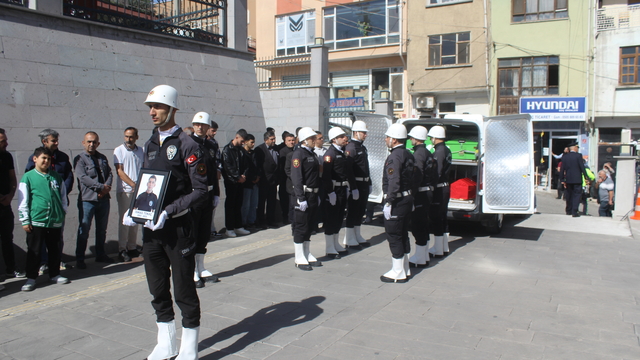 Kazada hayatını kaybeden polis meslek yüksekokulu öğrencisi, son yolculuğuna uğurlandı