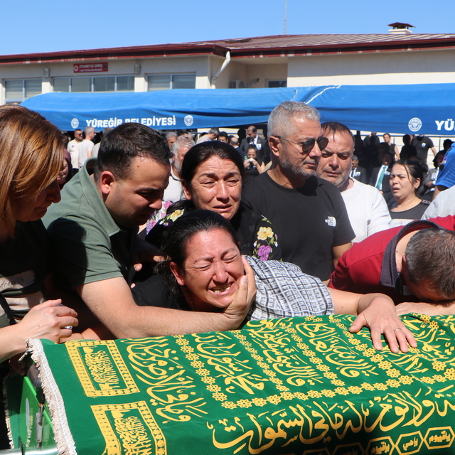 Kazada ölen cezaevi memurları, son yolculuklarına uğurlandı; 'Berk sensiz y...