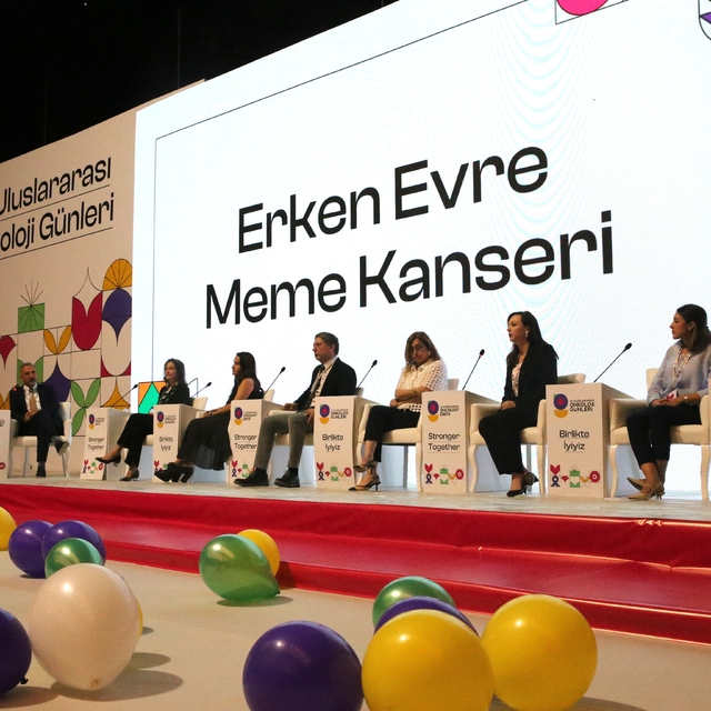 Muş'ta "12. Uluslararası Onkoloji Günleri" etkinliği sürüyor