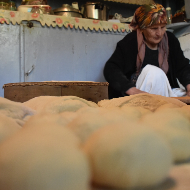 Gümüşhane'de kadınların kışlık yiyecek mesaisi başladı