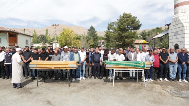 Kazada ölen ikizler, son yolculuğuna uğurlandı