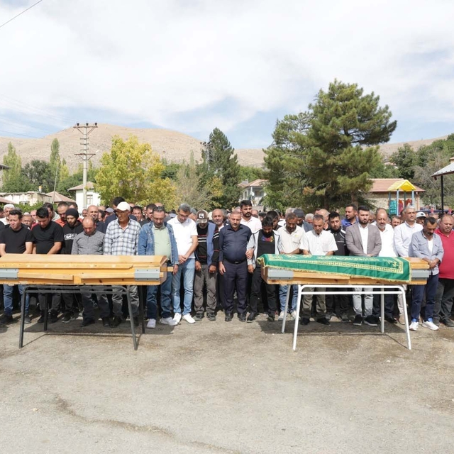 Kazada ölen ikizler, son yolculuğuna uğurlandı