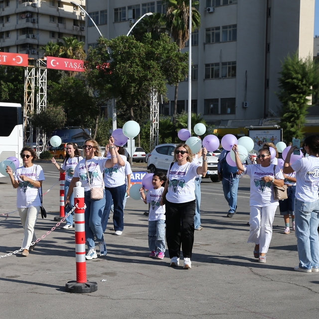 Adana'da polikistik over sendromuna yönelik farkındalık yürüyüşü düzenlendi