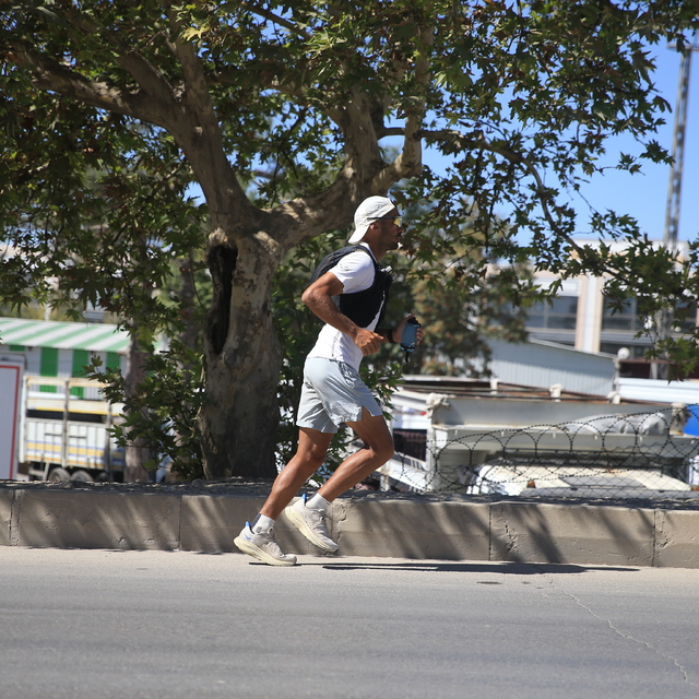 Türk kültürünü tanıtmak için 35 gündür koşan gurbetçi Kahramanmaraş'a ulaşt...