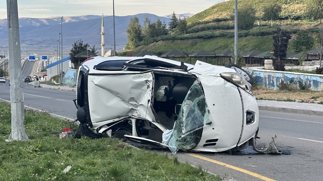 Erzurum'da takla atan otomobildeki 2 kişi yaralandı