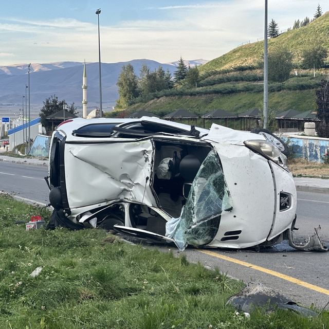 Erzurum'da takla atan otomobildeki 2 kişi yaralandı