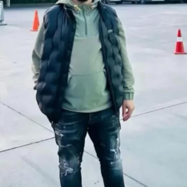 Düğünü izlerken tabanca ile vurulan genç öldü