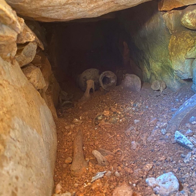 Muğla'da su deposu kazısında 6 tarihi mezar bulundu