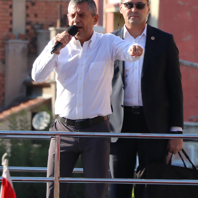 Özgür Özel: Mansur Başkan gibi namus timsaline laf atıyorlar