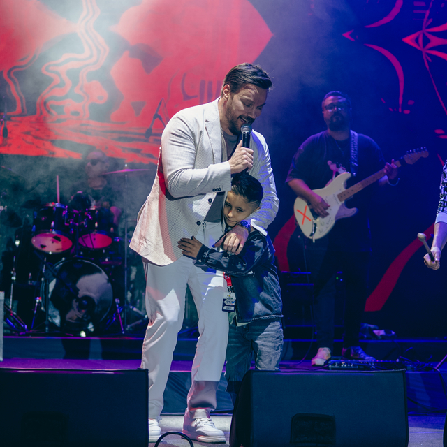 Şarkıcı Sinan Akçıl, Bitlis'te sahne aldı