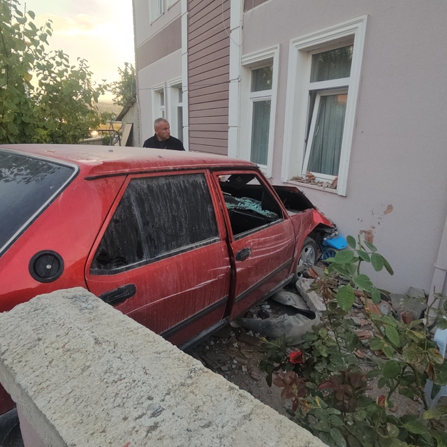 Tokat'ta otomobil elektrikli bisiklete çarptı: 3 çocuk yaralı