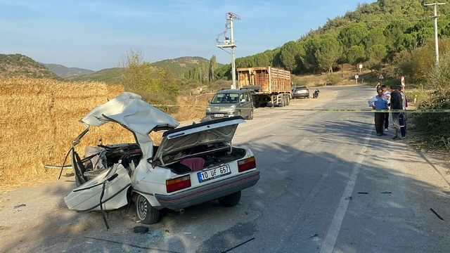 Balıkesir'de takla atan otomobilin sürücüsü öldü