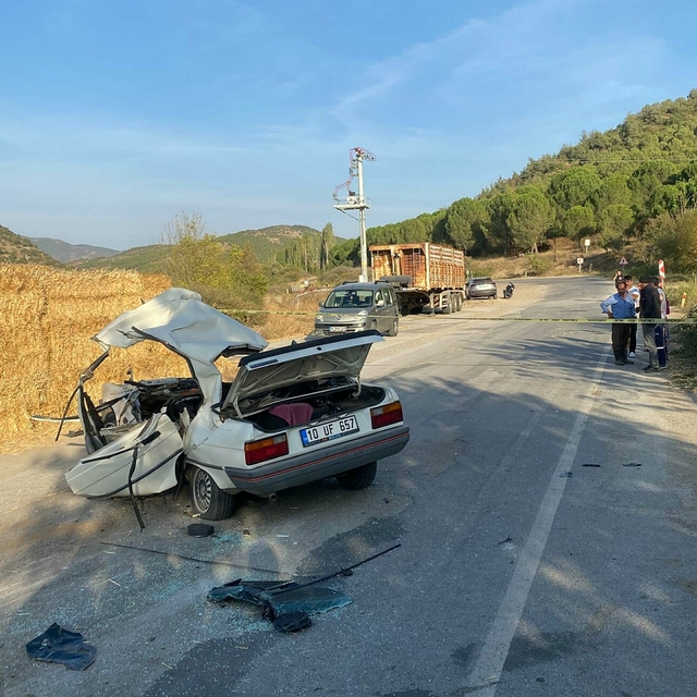 Balıkesir'de takla atan otomobilin sürücüsü öldü