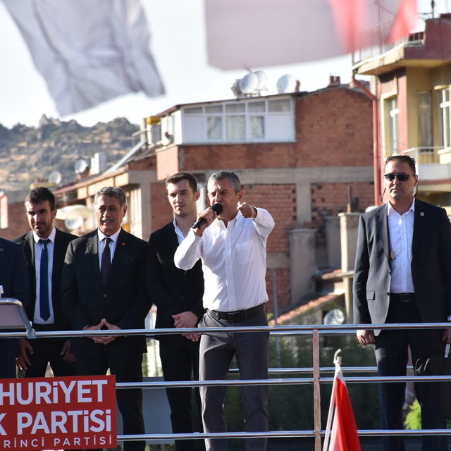 CHP Genel Başkanı Özel, partisinin Afyonkarahisar'daki mitinginde konuştu: