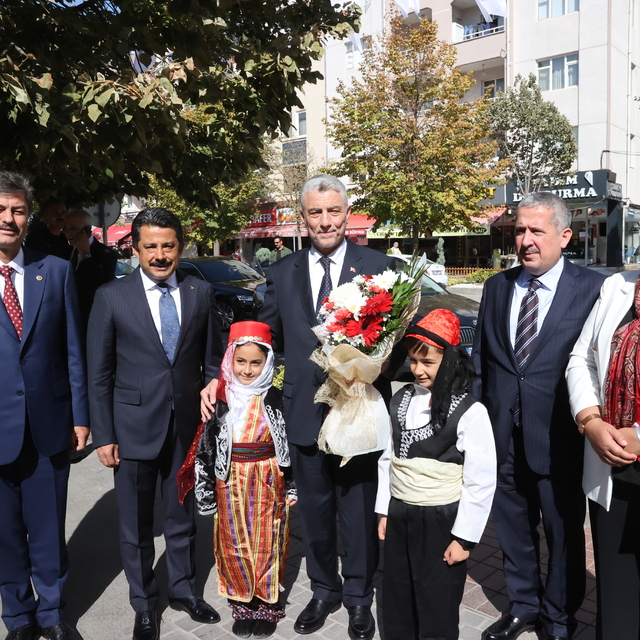 Ticaret Bakanı Bolat, Kırşehir'de ziyaretlerde bulundu