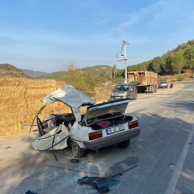 Balıkesir'de şarampole devrilen otomobilin sürücüsü öldü