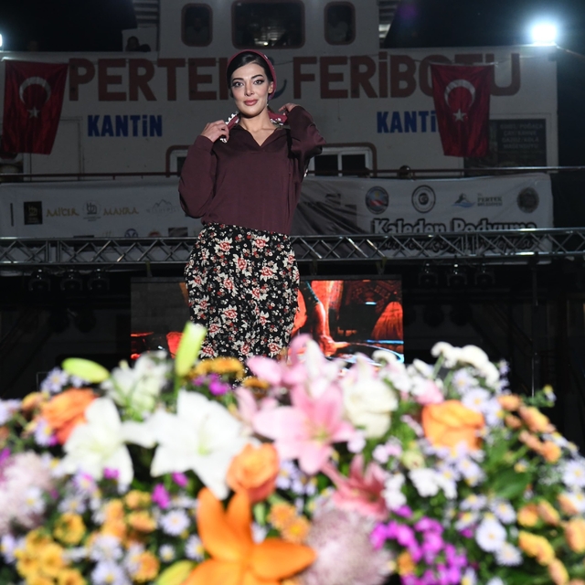 Tunceli'de "Kaleden Podyuma, Bir Pertek Rüyası Defilesi" yapıldı