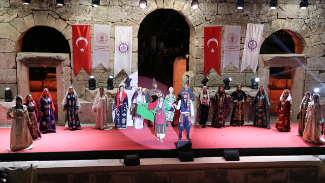 Piyanist Anjelika Akbar, Kibyra Antik Kenti'nde müzikseverlerle buluştu