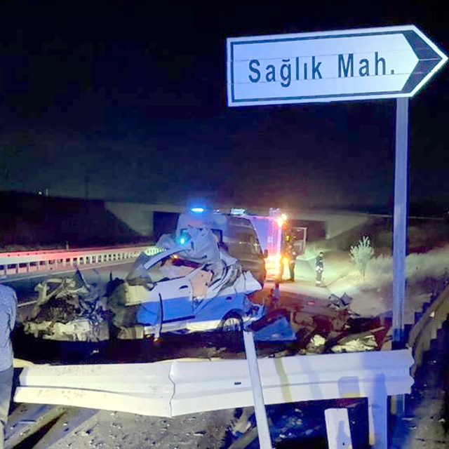 Tekirdağ'da bariyere çarpan otomobilin sürücüsü öldü