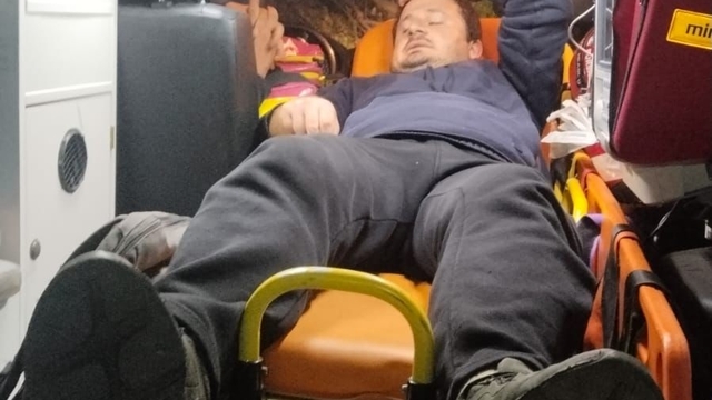 Uludağ'da doğa yürüyüşünde mahsur kalan kişiyi ekipler kurtardı