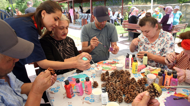 Özel gereksinimli bireyler sanattan spora etkinliklerle sosyalleşiyor