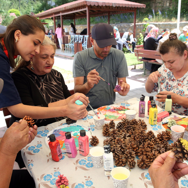 Özel gereksinimli bireyler sanattan spora etkinliklerle sosyalleşiyor