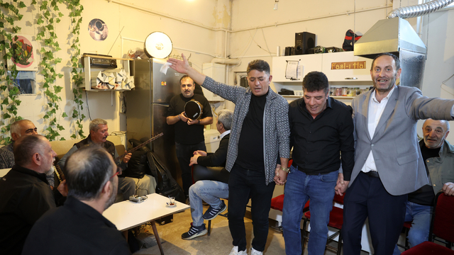 "Müzisyenler kahvesi"nden okey taşı sesi değil, nağmeler yükseliyor