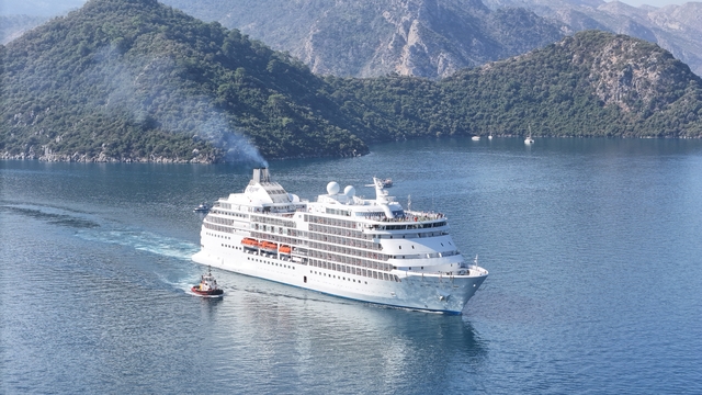 "Seven Seas Navigator" kruvaziyeri 445 yolcusuyla Marmaris'e geldi