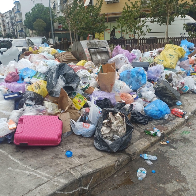 Eylem bitti, çöpler duruyor