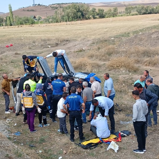Çorum'da düğün konvoyundaki trafik kazasında 2 kişi yaralandı