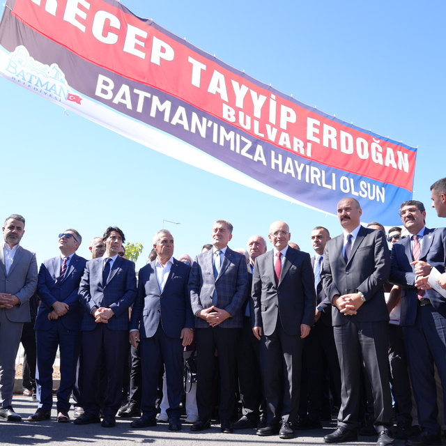 Hazine ve Maliye Bakanı Şimşek, Batman'da Recep Tayyip Erdoğan Bulvarı'nın...