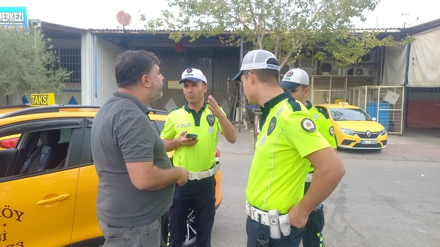 Manisa'da korsan taksiciyi gerçek taksiciler yakalattı