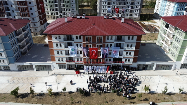 Yozgat'ta yapımı tamamlanan TOKİ konutları hak sahiplerine teslim edildi