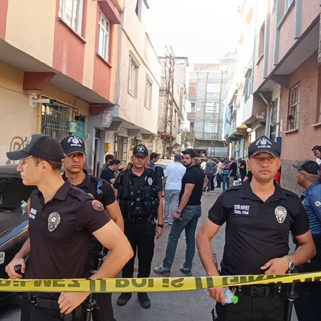 Boşanma aşamasındaki eşini öldürüp, intihar etti