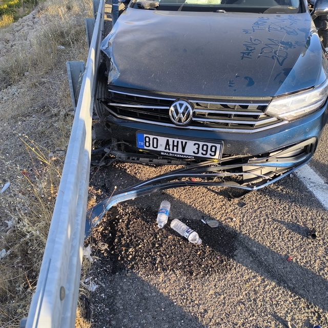 Mardin'de iki otomobilin çarpıştığı kazada 7 kişi yaralandı